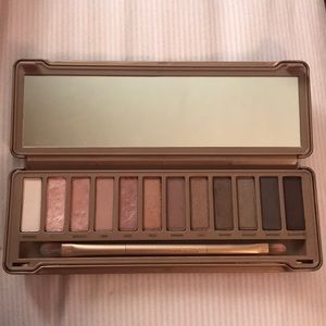 Urban Decay Naked3 eyeshadow palette